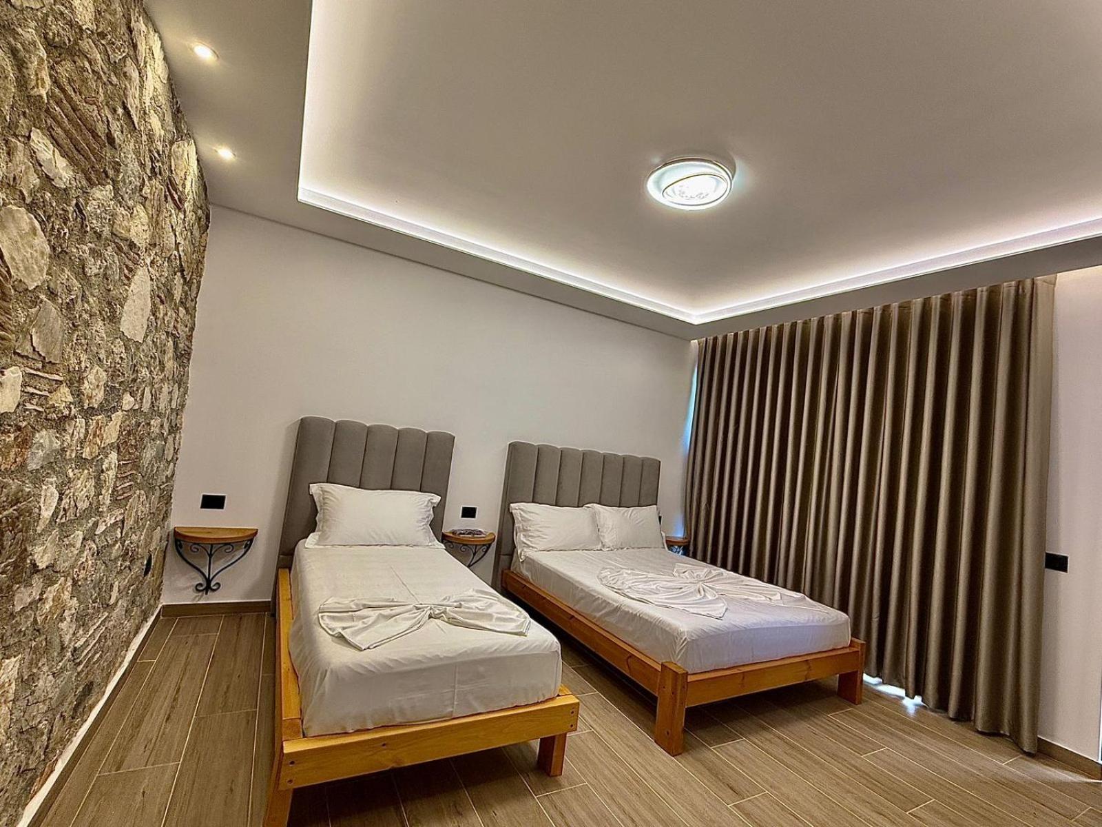 Hotel Panorama Piqeras Luaran gambar